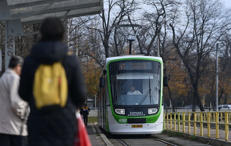 Un pieton a fost lovit mortal de tramvai, în București. Circulația pe linia 41 a fost suspendată