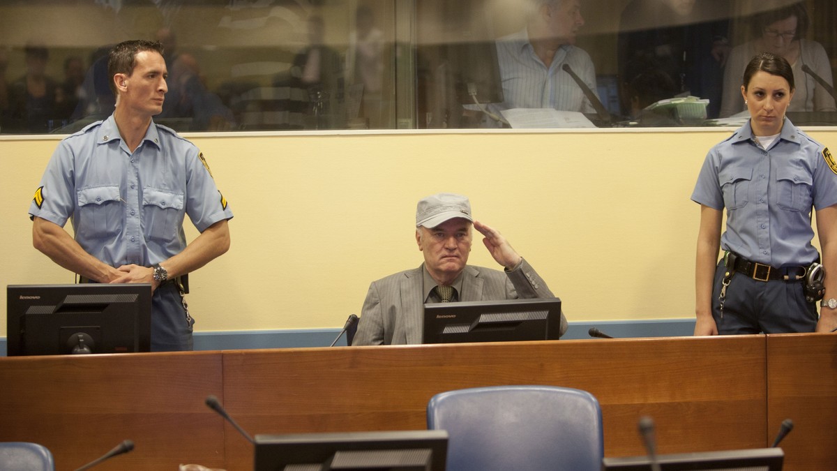 Ratko Mladic a murit. Fostul lider militar al sârbilor bosniaci, supranumit „Măcelarul din Balcani”. Sursă foto: Getty Images