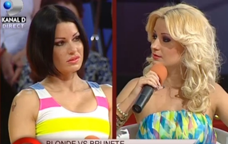 Blondele şi brunetele din showbiz se iau la păruială!