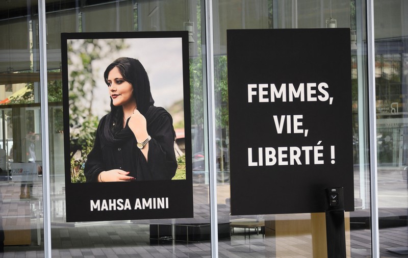 Mahsa Amini și mișcarea femeilor iraniene au primit anul acesta Premiul Saharov pentru libertatea de gândire, acordat de UE