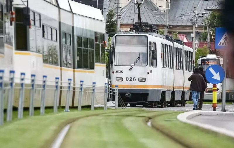 Un băiat de 13 ani dintr-un centru de plasament este autorul atacului cu cuţitul dintr-un tramvai din Bucureşti