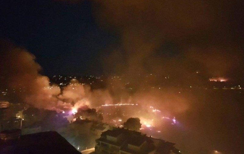 Incendiu puternic în estul Spaniei. Mii de oameni au fost evacuați din calea flăcărilor. Autoritățile cred că focul a fost pus intenționat | FOTO și VIDEO