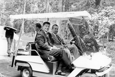 Ronald Reagan, pe vremea când era guvernator al Californiei, și președintele SUA de atunci, Richard Nixon. Foto: Casa Albă via ZUMA Wire