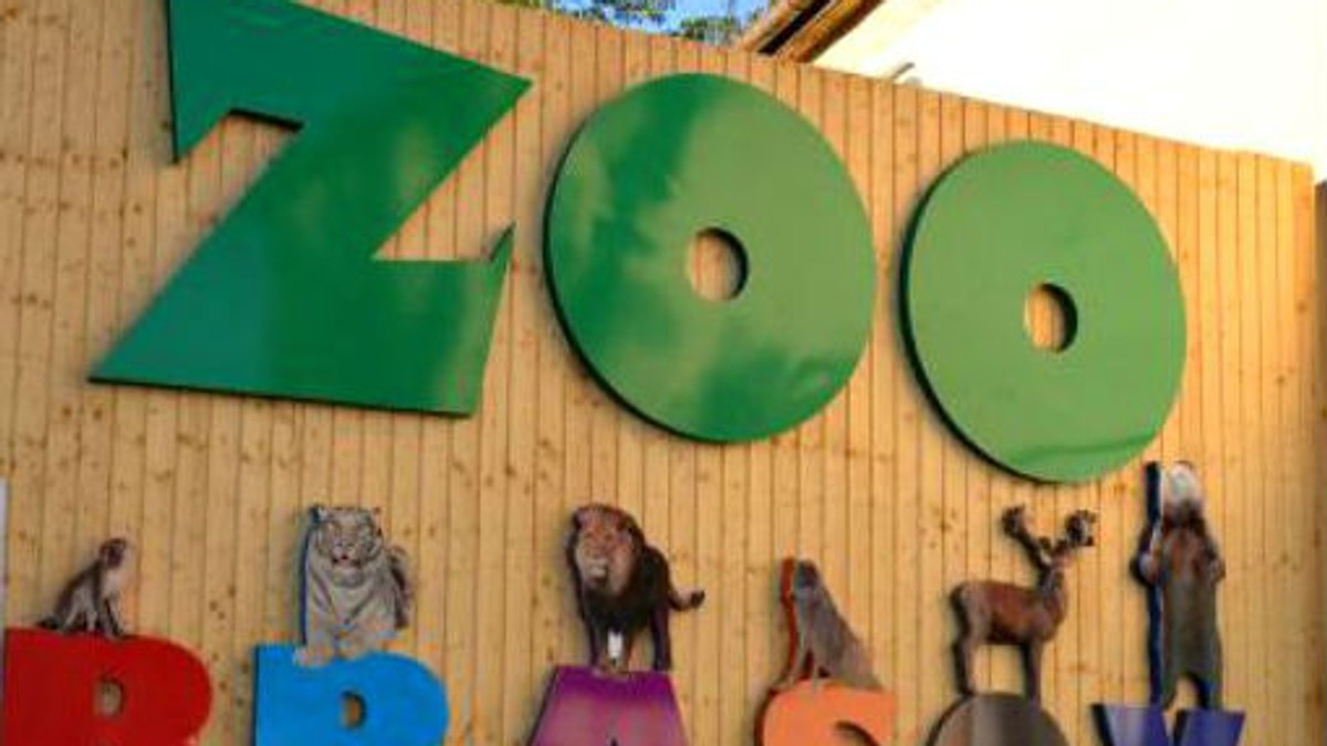 Doi îngrijitori de la ZOO Brașov au fost atacaţi de un urs. Intrarea la ZOO Brașov