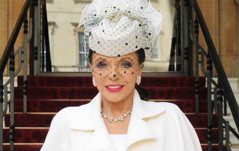 Casa actriței Joan Collins a fost cuprinsă de flăcări. A avut nevoie urgentă de îngrijiri medicale