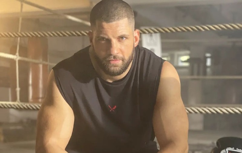 Cine e Florian Munteanu, românul care va juca în serialul „Vikingii”, sezonul 3. „Sunt foarte mândru”