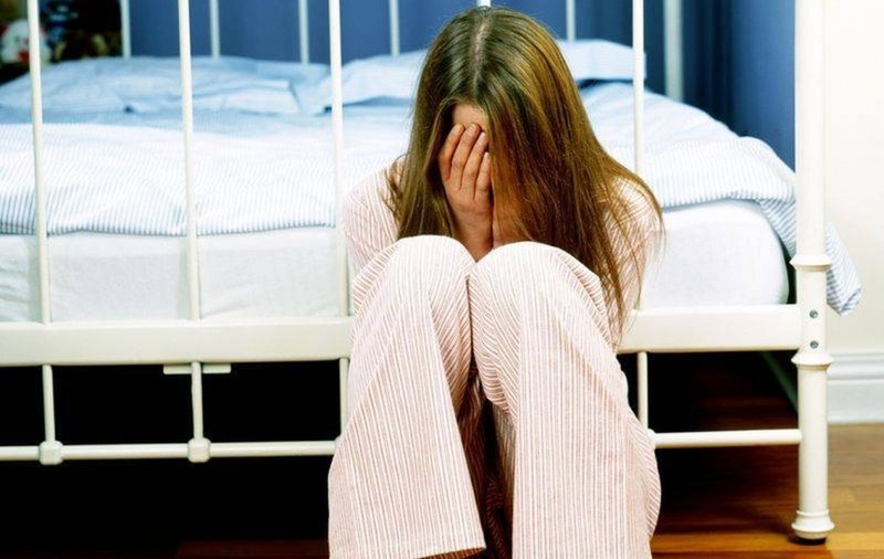 Mamă de 13 ani, aflată cu bebelușul în spital, externată fără știrea Protecției Copilului, care o avea în grijă