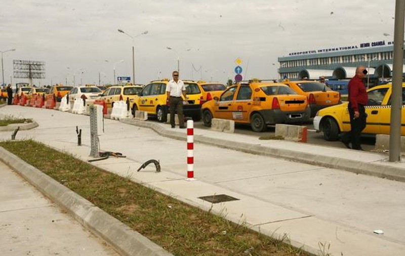 EXCLUSIVITATE. Turiştii străini vor avea staţia lor de taxi la Aeroportul Henri Coandă?