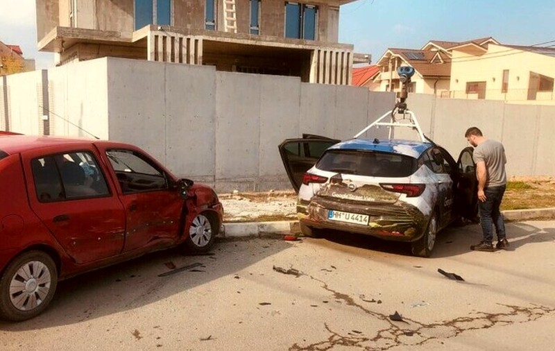 Mașină Google Street View implicată într-un accident la Ovidiu