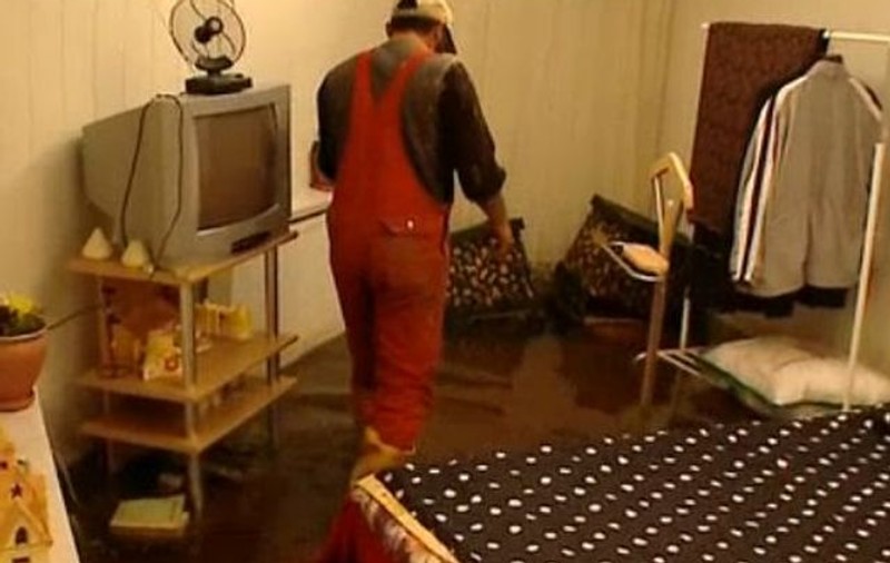 Dezastru pentru o cântăreaţă de muzică populară. Casa i-a ajuns sub ape 