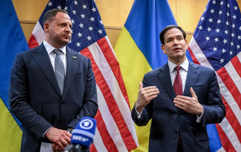 Negocieri la Geneva: „Ne îndreptăm spre o pace justă și durabilă”, au spus delegațiile SUA și Ucrainei. Trump, „destul de mulțumit” după prima zi de discuții