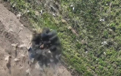 Video cu drone ucrainene care vânează drone rusești, pe frontul din Donețk: „Lovituri de precizie”