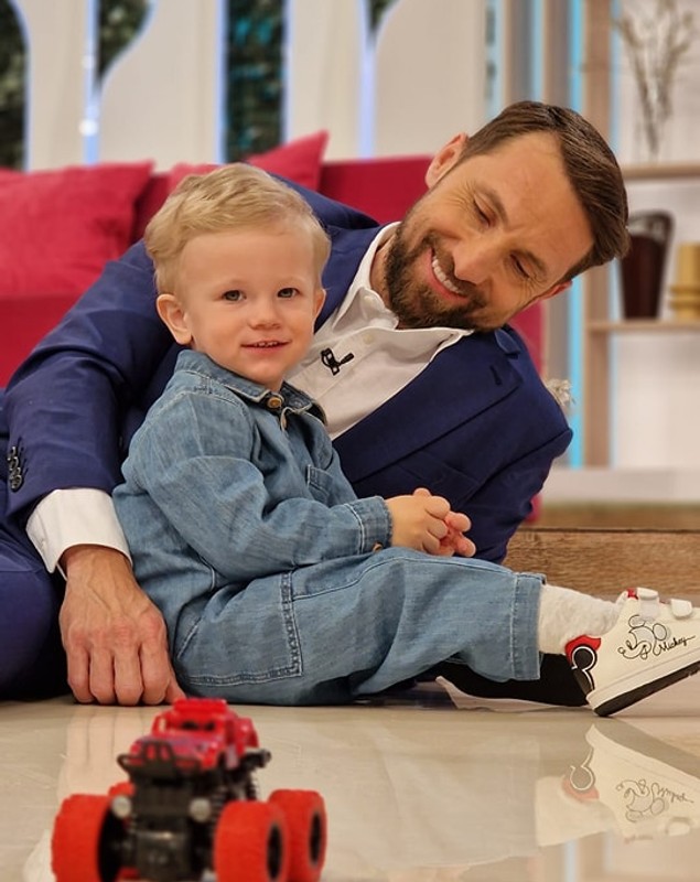 Ce i-a scris o vecină lui Dani Oțil pe un bilețel. Prezentatorul a făcut totul public, în direct, la TV. „Mi-era rușine să zic”