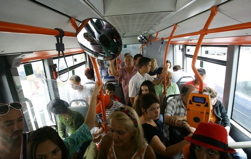 Se scumpeşte transportul în comun: Vezi cât va costa o călătorie RATB!