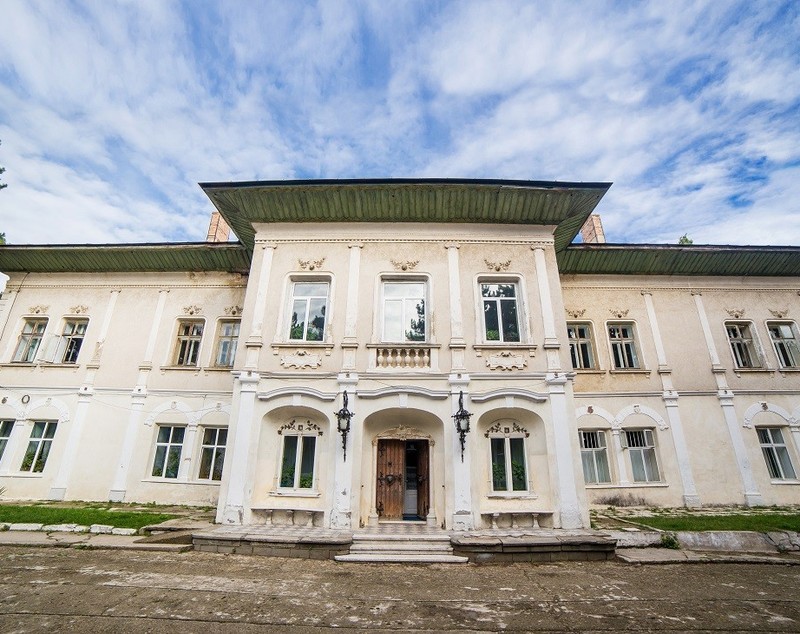 Castelul Cantacuzino-Ghica Deleni din județul Iași este scos la vânzare. Cât costă monumentul istoric impresionant / FOTO