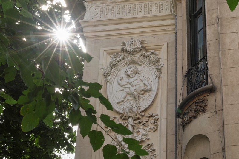 De peste cinci ani, Palatul Cantacuzino de pe Calea Victoriei își ține ușile închise. Foto: Vlad Chirea (Libertatea)