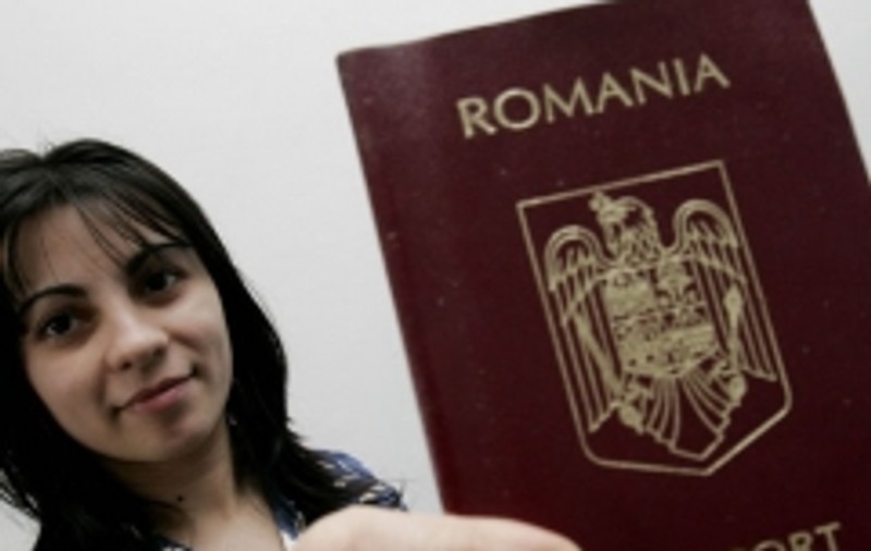 EXCLUSIV / Când poți să-ți faci pașaport fără să stai la coadă. Vara e ”omor” la ghișee, joia și vinerea după prânz e lejer