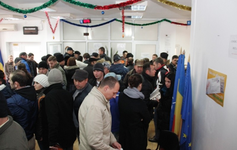 S-au călcat în picioare ca să-şi schimbe permisele de conducere