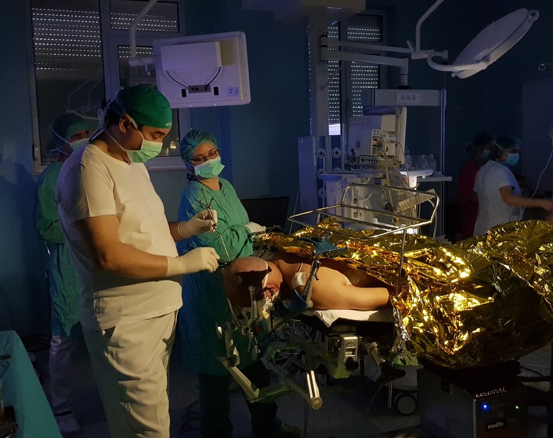 VIDEO&FOTO/ Operație pe creier cu aparatură de 1 milion de euro la Spitalul de Neurochirurgie din Iași. Medicul Lucian Eva: "Cu această aparatură intervenția devine minim invazivă"