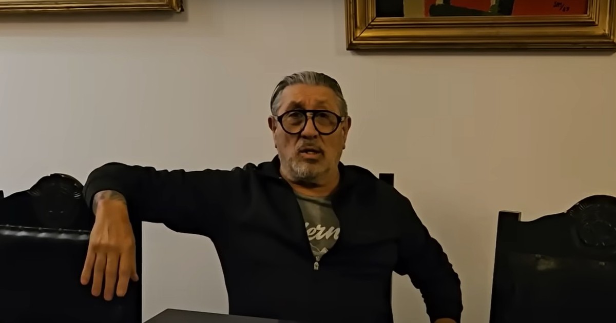 Serghei Mizil în sufrageria casei sale din Snagov