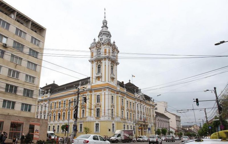 Cât câștigă o femeie de serviciu în Primăria Cluj-Napoca. Ce salariu are Emil Boc