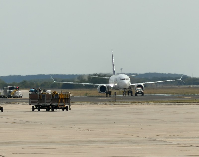 Primul avion nou TAROM din ultimii 20 de ani: Boeingul 737 MAX „Mircea Lucescu” începe cursele luni