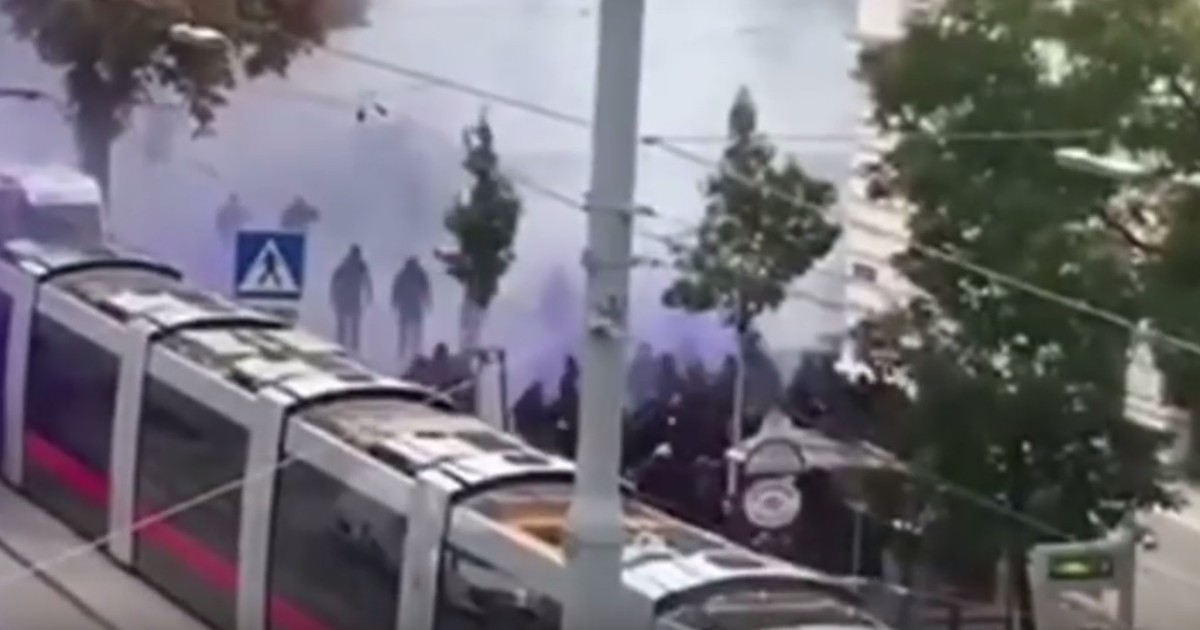 Fanii vienezi au oprit un tramvai ca să se bată