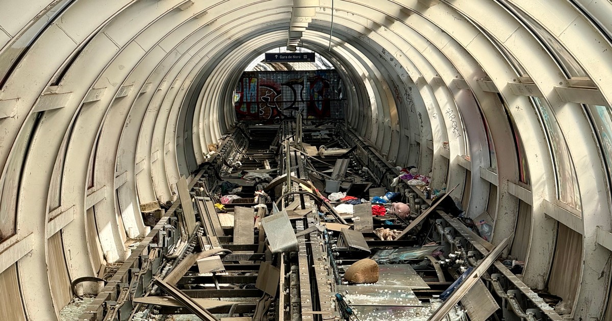 Așa arată acum pasajul rulant dintre Gara Basarab și Gara de Nord. Foto: Libertatea