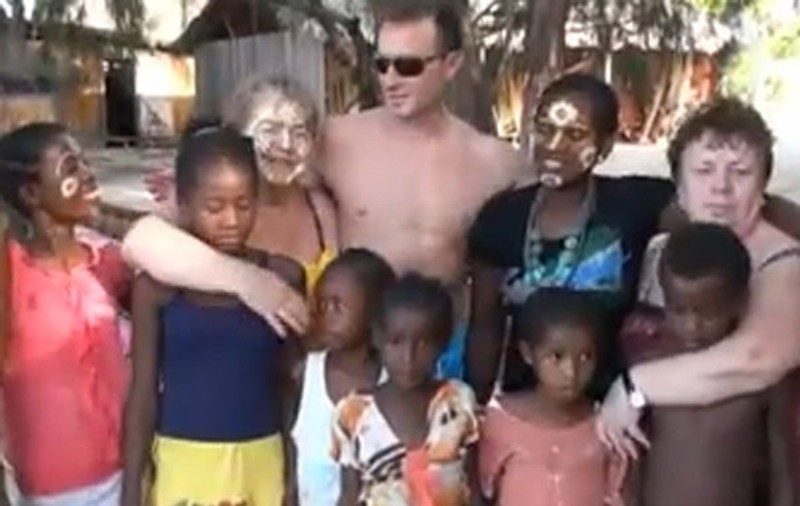 Radu Mazăre, afaceri şi în vacanţă! A negociat preluarea unui teren în Madagascar de la un trib local! VIDEO
