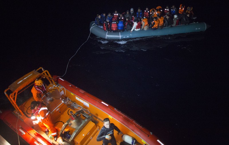 Grecia instalează bariere plutitoare în Marea Egee ca să reducă fluxul de migranți