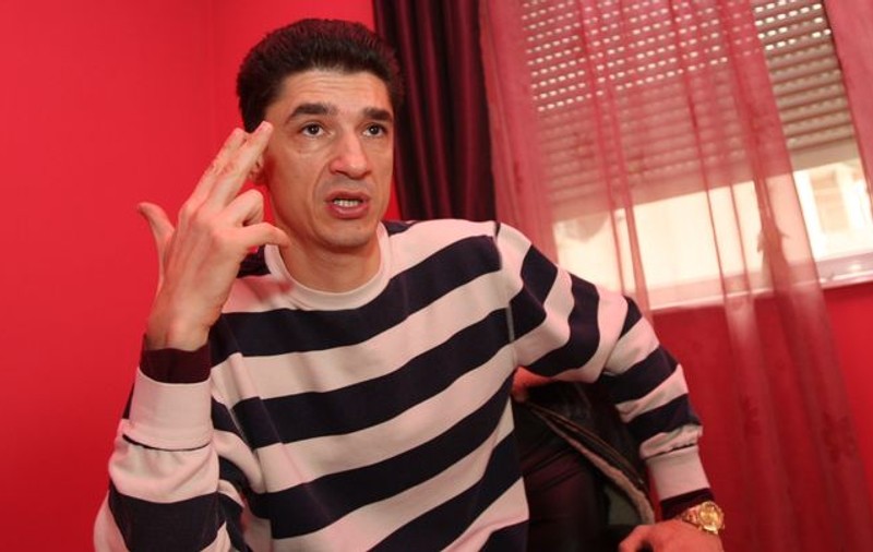 Lazarus: «Depravata de maică-sa a luat copila» 
