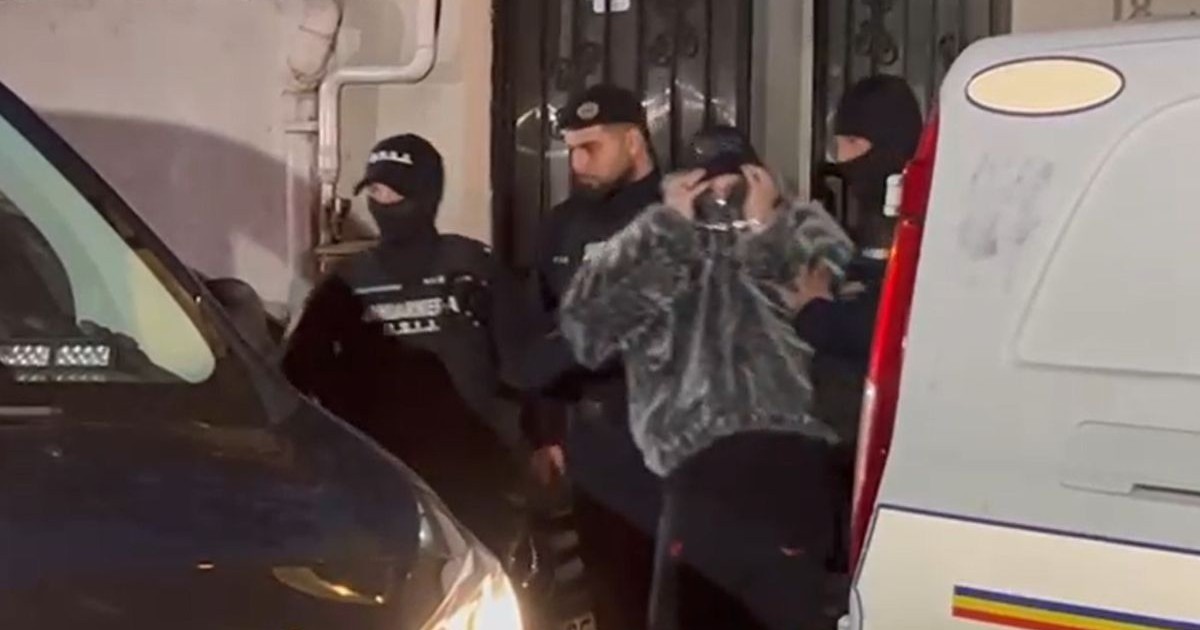 Tudor Duma zis și Maru, dus în cătușe la duba jandarmilor, 16 aprilie 2025