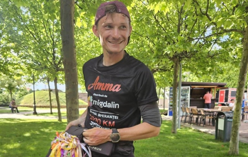 Ultramaratonistul Adrian Șovea, spulberat de o șoferiță în timpul unei curse umanitare de 2.800 km
