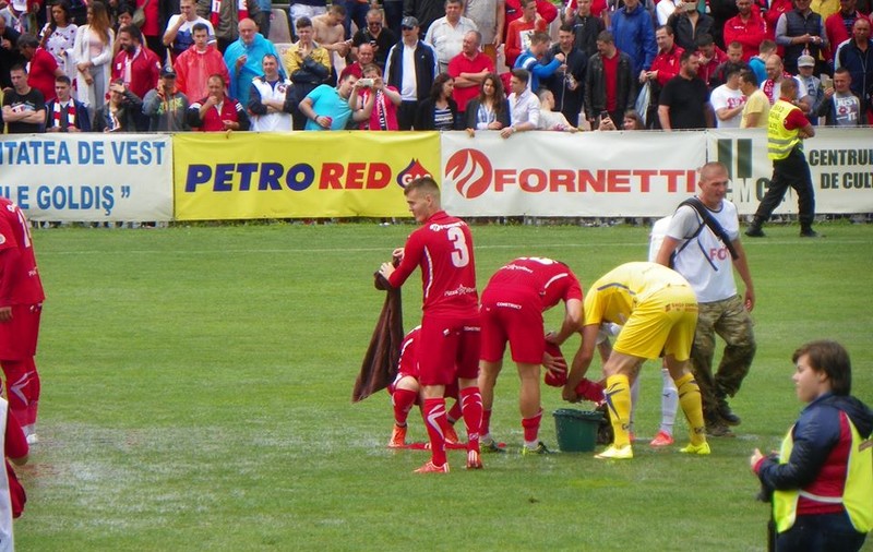 Barajul pentru promovare / rămânere în Liga 1. Conducerea FRF, înjurată vârtos de arădeni / GALERIE FOTO