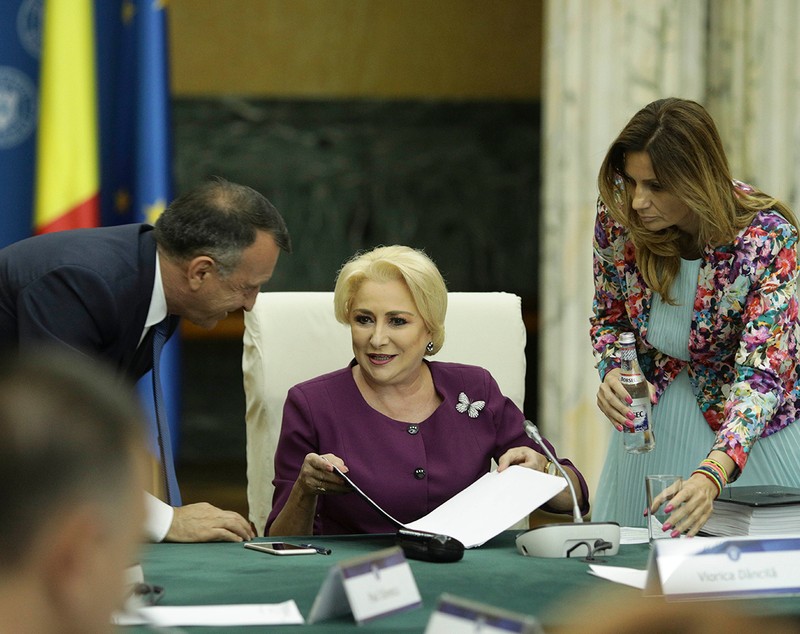 Internetul paralel din spatele candidatei Anca Alexandrescu: prietenii vietnamezi și grupurile de Facebook reciclate de omul din Romarm