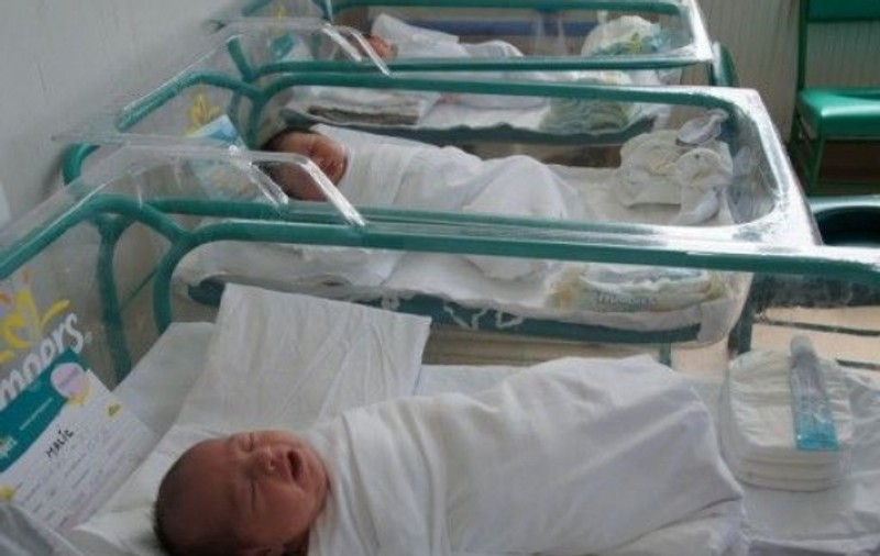 Caz rar la Maternitatea din Bârlad. O copilă de 13 ani a născut un copil de aproape 3 kilograme