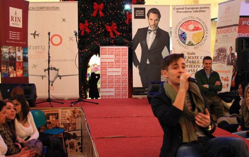 Dinamoviştii, rapidiştii şi foştii stelişti au făcut pe Moş Crăciun la un eveniment caritabil