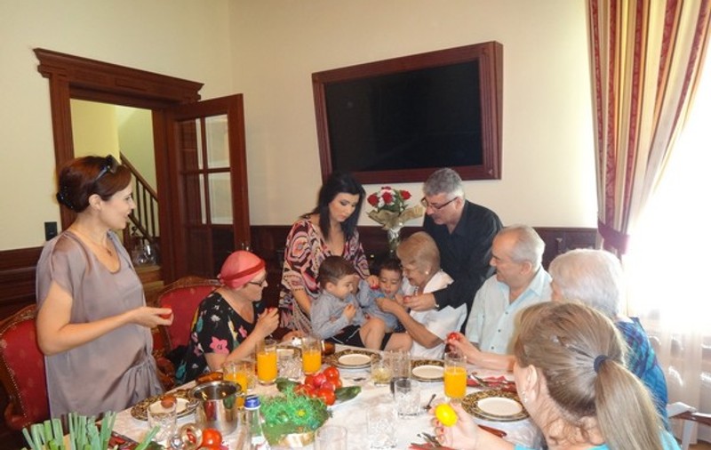 EXCLUSIV! PRIMELE FOTOGRAFII cu PRIGOANĂ și Adriana BAHMUȚEANU, de PAȘTI, petrecând CA O FAMILIE ADEVĂRATĂ! Vom asista la a CINCEA lor NUNTĂ? 