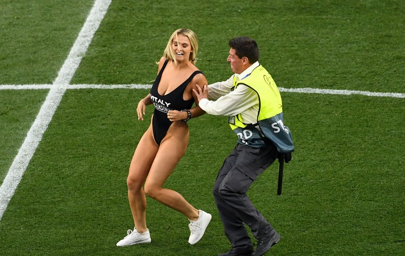 FOTO/ Cine este Kinsey Wolanski, blonda care a intrat pe teren în timpul finalei Ligii Campionilor