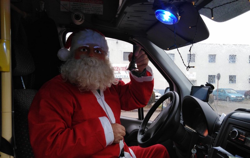 Șoferul lui Moș Crăciun a fost amendat de polițiștii din Giurgiu. Care este motivul