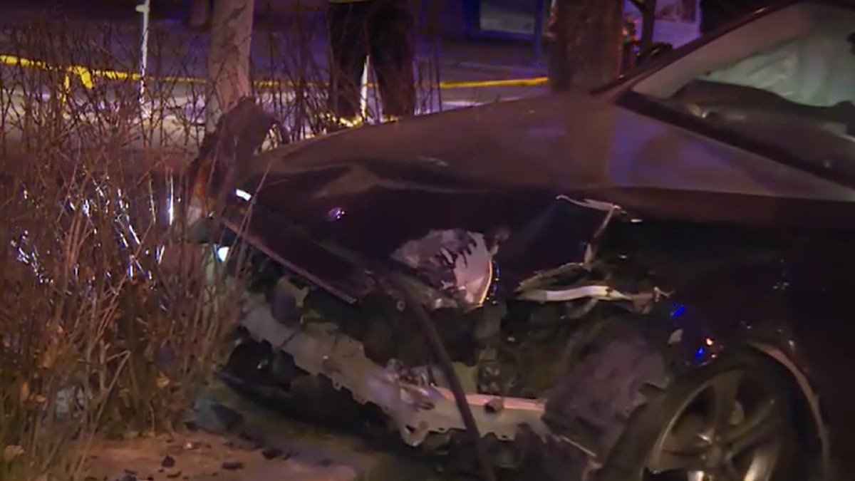 Imagine cu mașina furată de un bărbat dintr-o benzinărie din București.