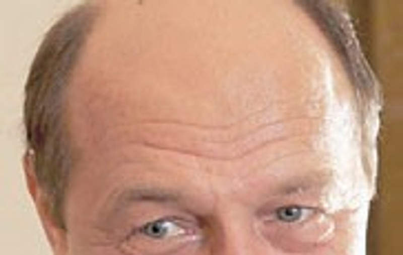 Scandal pe tema filmuleţului în care Băsescu ar fi lovit un copil