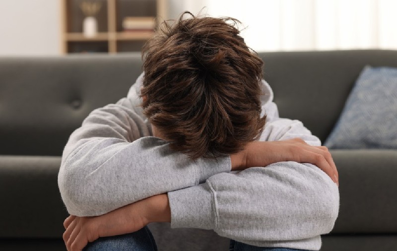 Adolescenții români suferă în tăcere și nu cer ajutor când au nevoie: „Au fost învățați să «nu deranjeze»”