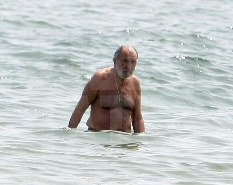 Surfer-Țiri! Miliardar la apă! Fostul jucător de tenis Ion Țiriac s-a bălăcit după decenii pe litoralul românesc. Atunci, mergea la mare cu singura lui soție | FOTO
