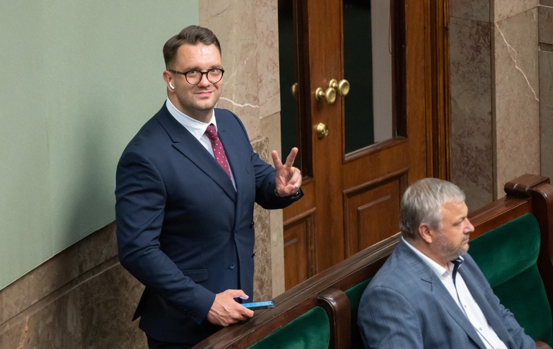 Deputatul prins de radar de 16 ori are 163 de puncte de penalizare, în Polonia: „Ridicați-i imunitatea!”. Ce amenzi are de plătit