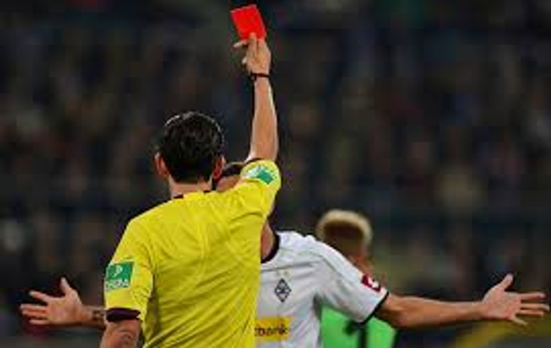 ATENŢIE! Arbitrul care va conduce meciul decisiv Steaua - Dinamo Kiev are o mare PROBLEMĂ