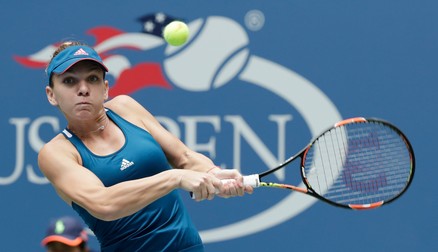 Simona Halep, în timpul meciului cu Timea Babos de la US Open 2016. (FOTO: EPA)