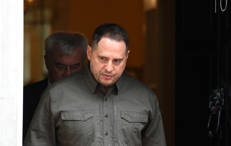 Andrii Iermak anunță că pleacă pe front după percheziții și demitere: „Nu vreau să-i creez probleme lui Zelenski”