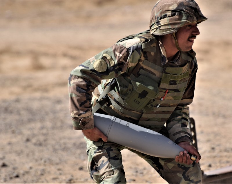 JURNAL DE FRONT DIN AFGANISTAN. Ziua 6: Militarii români îi învață pe afgani să tragă cu tunul - VIDEO
