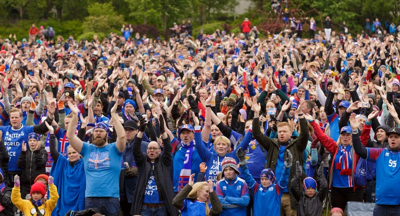 epa06831893 Icelanders watching the FIFA World Cup 2018 match between Iceland and Nigeria at a public viewing in Reykjavik, Iceland, 22 June 2018. Nigeria won 2-0. EPA-EFE/HANNA ANDRESDOTTIR